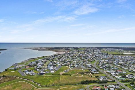 Photo of property in 1 Rangeview Rise, Foxton Beach, 4815