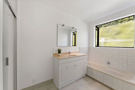 Photo of property in 2/42 Beulah Avenue, Rothesay Bay, Auckland, 0630