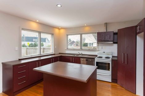 Photo of property in 17 Brookby Crescent, Avonhead, Christchurch, 8042
