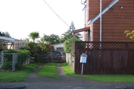 Photo of property in 1/3 Gloria Avenue, Te Atatu Peninsula, Auckland, 0610