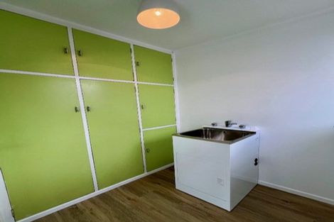 Photo of property in 6 Hurley Place, Kelston, Auckland, 0602