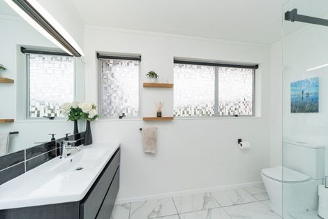 Photo of property in 9 Hinau Place, Cloverlea, Palmerston North, 4412