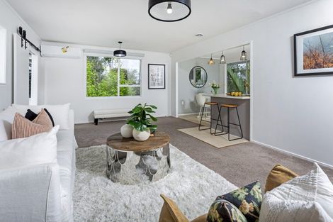 Photo of property in 16 West Glade Crescent, Birkenhead, Auckland, 0626