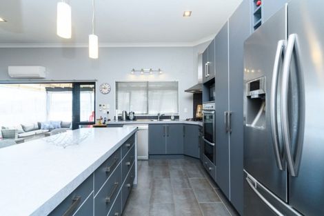 Photo of property in 61 Peter Hall Drive, Kelvin Grove, Palmerston North, 4414