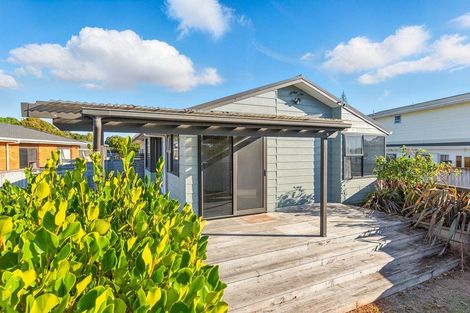 Photo of property in 30 Eruini Street, Waikanae Beach, Waikanae, 5036