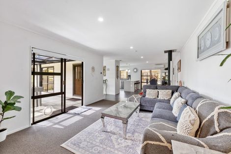 Photo of property in 43 Ohiwa Road, Papakura, 2582