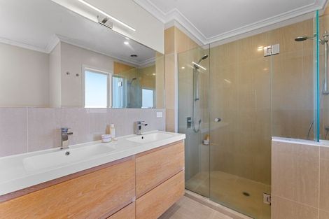 Photo of property in 99 Aberdeen Road, Castor Bay, Auckland, 0620