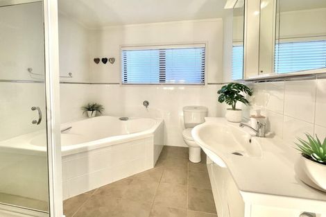 Photo of property in 42 Park Rise, Campbells Bay, Auckland, 0630