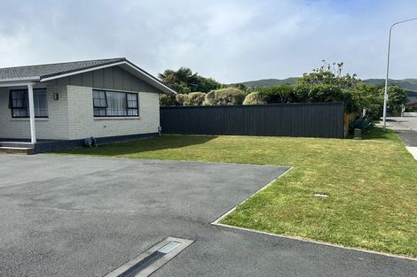 Photo of property in 5 Oriwa Street, Waikanae, 5036