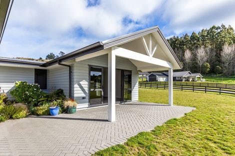 Photo of property in 11 Lochinvar Lane, Acacia Bay, Taupo, 3385