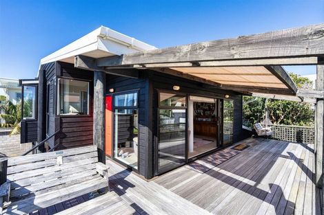 Photo of property in 2 Tahi Road, Paraparaumu Beach, Paraparaumu, 5032