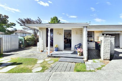 Photo of property in 37 Karnak Crescent, Russley, Christchurch, 8042