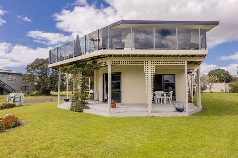 Photo of property in 1 Hardy Place, Cooks Beach, Whitianga, 3591