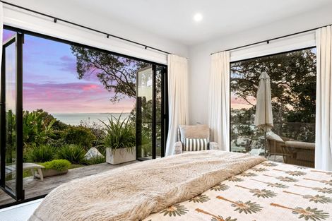 Photo of property in 10 Zita Avenue, Matakatia, Whangaparaoa, 0930
