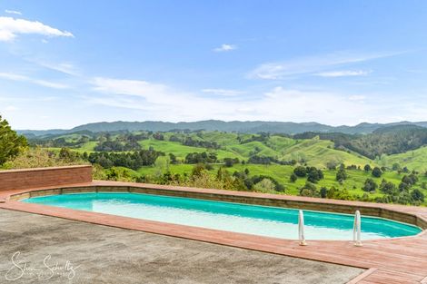 Photo of property in 338 Wairere Road, Waitakere, Henderson, 0782