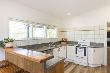 Photo of property in 7 Perrin Place, Kelvin Grove, Palmerston North, 4414