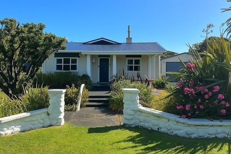 Photo of property in 15 Rangiuru Road, Otaki Beach, Otaki, 5512