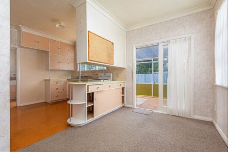 Photo of property in 8 Lowestoft Place, West End, Palmerston North, 4412