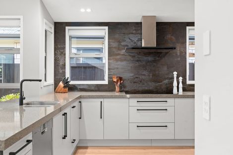 Photo of property in 140 Saint James Drive, Huntington, Hamilton, 3210