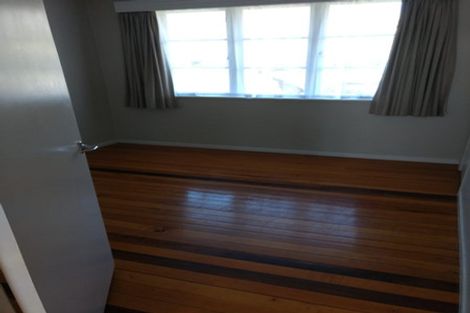 Photo of property in 5 Kaweka Street, New Lynn, Auckland, 0600