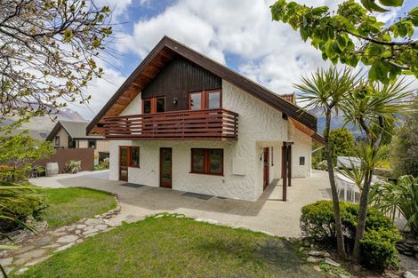 Photo of property in 9 Cypress Court, Kelvin Heights, Queenstown, 9300