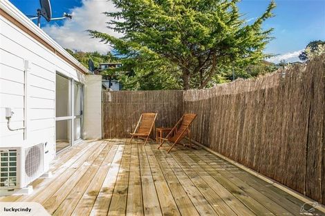 Photo of property in 146u2 Newlands Road, Newlands, Wellington, 6037