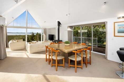 Photo of property in 25 Oakpark Place, West Harbour, Auckland, 0618