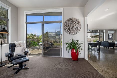 Photo of property in 5 Te Mauri Place, Omaha, 0986