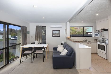 Photo of property in 9 Harkness Place, Avonhead, Christchurch, 8042