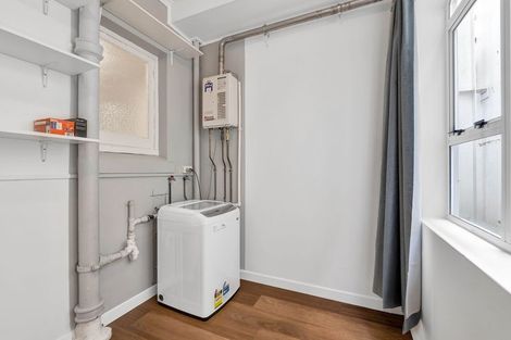 Photo of property in Devonport Apartments, 23/127 Saint Aubyn Street, New Plymouth, 4310