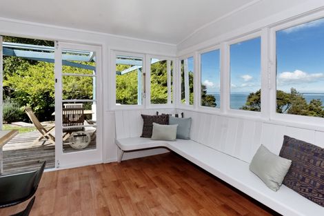 Photo of property in 27 Opou Road, Titirangi, Auckland, 0604