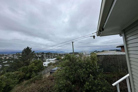 Photo of property in 52 Ruskin Road, Newlands, Wellington, 6037
