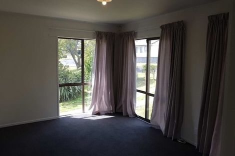 Photo of property in 2 Lina Place, Waiuku, 2123
