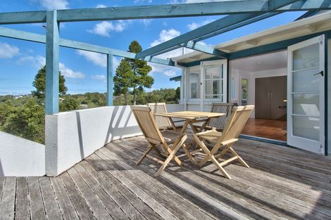 Photo of property in 27 Opou Road, Titirangi, Auckland, 0604