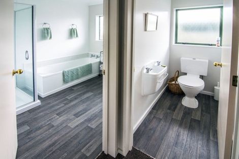 Photo of property in 52 Cambridge Terrace, Masterton, 5810