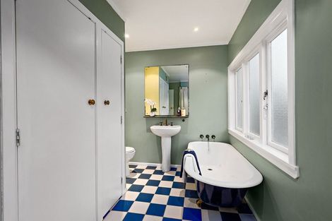Photo of property in 1/86 Beach Road, Castor Bay, Auckland, 0620