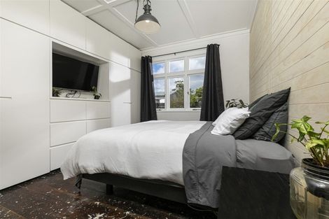 Photo of property in 5 Don Buck Road, Henderson, Auckland, 0614