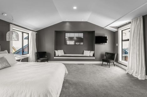 Photo of property in 33 Waitohu Road, York Bay, Lower Hutt, 5013