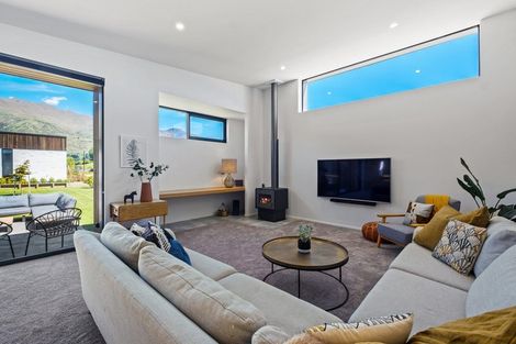 Photo of property in 19 Stackbrae Avenue, Wanaka, 9305