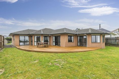 Photo of property in 52 Miles Crescent, Newlands, Wellington, 6037