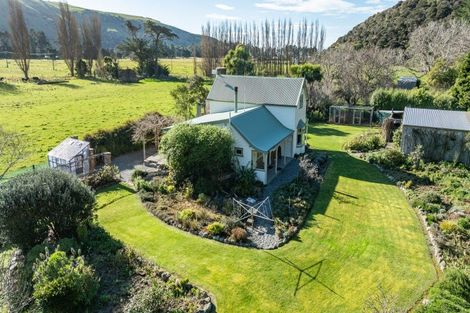 Photo of property in 1287 Okains Bay Road, Okains Bay, 7583