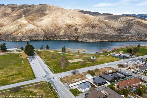 Photo of property in 8 Neplusultra Street, Cromwell, 9310