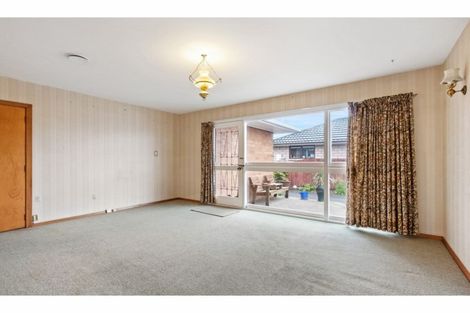Photo of property in 43 Prestons Road, Redwood, Christchurch, 8051