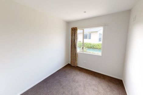 Photo of property in 74 Dress Circle, Newlands, Wellington, 6037