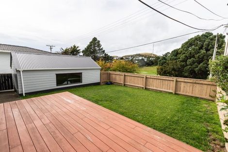 Photo of property in 9 Pinkerton Grove, Newlands, Wellington, 6037
