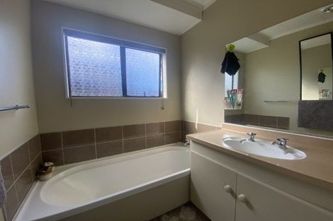 Photo of property in 6 Staysail Place, Whitby, Porirua, 5024