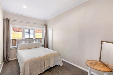 Photo of property in Jellicoe Street, Mayfair, Hastings, 4122