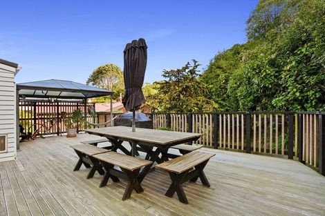 Photo of property in 6 Thomas Hook Street, Tawa, Wellington, 5028