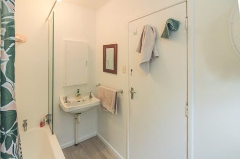 Photo of property in Victoria Court, 11/4u Queen Street, Mount Victoria, Wellington, 6011