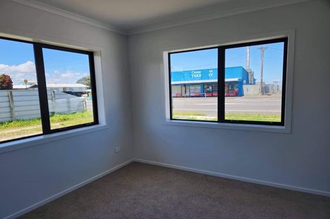 Photo of property in 6 Cross Street, Castlecliff, Wanganui, 4501